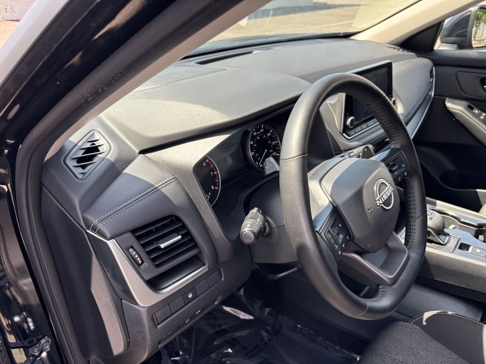 Used 2025 Nissan Rogue SV AWD/4WD image 32