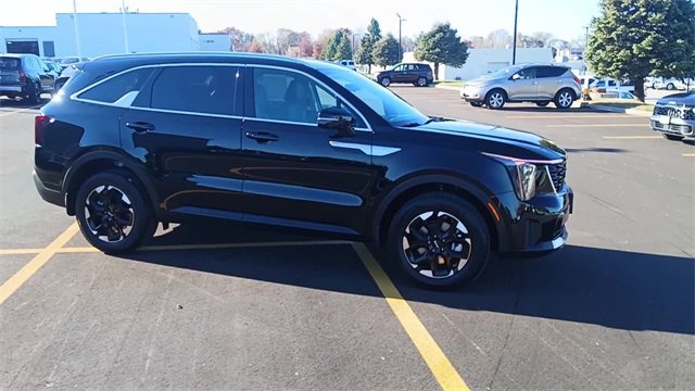 New 2026 Kia Sorento S image 4
