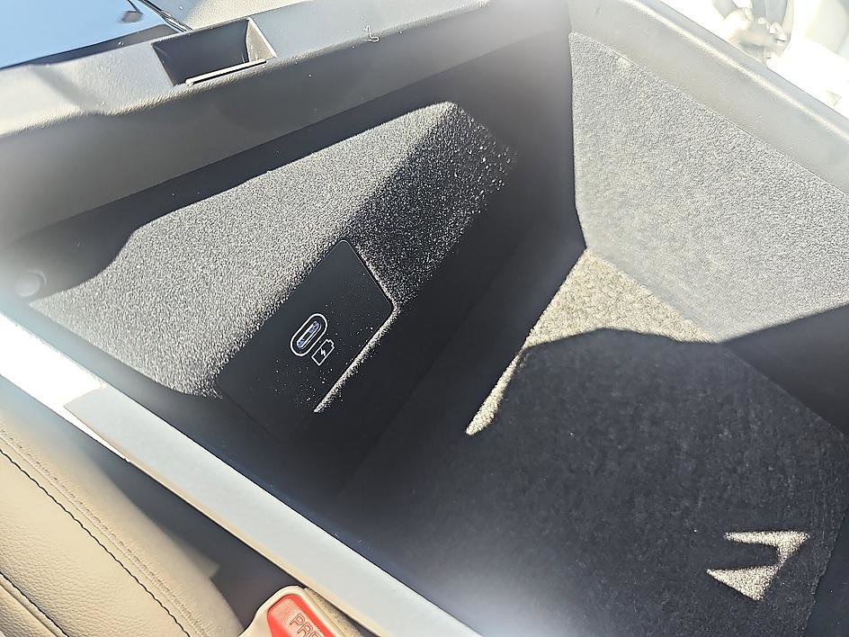 Used 2025 Genesis G70 2.5T RWD image 22
