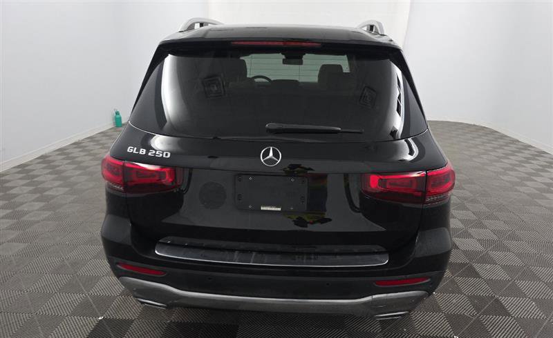Used 2021 Mercedes-Benz GLB 250 GLB 250 w/ Premium Package image 12