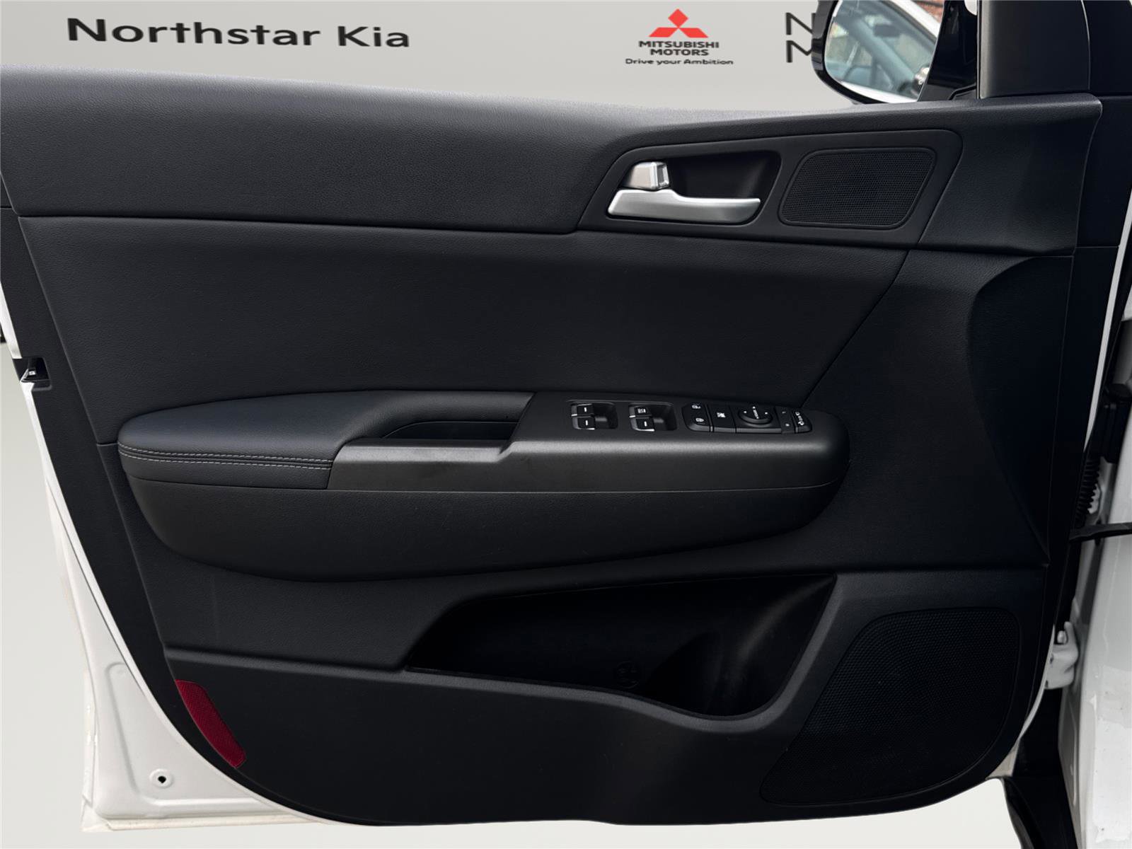 Used 2022 Kia Sportage Nightfall Edition image 25