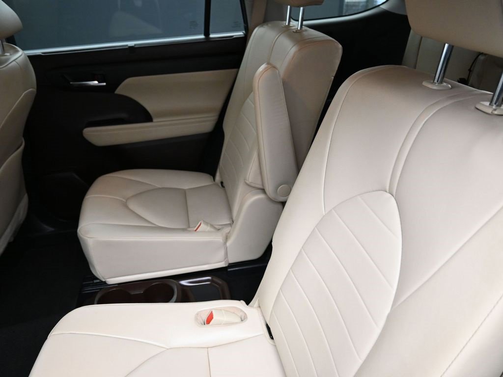 Certified 2021 Toyota Highlander XLE image 15