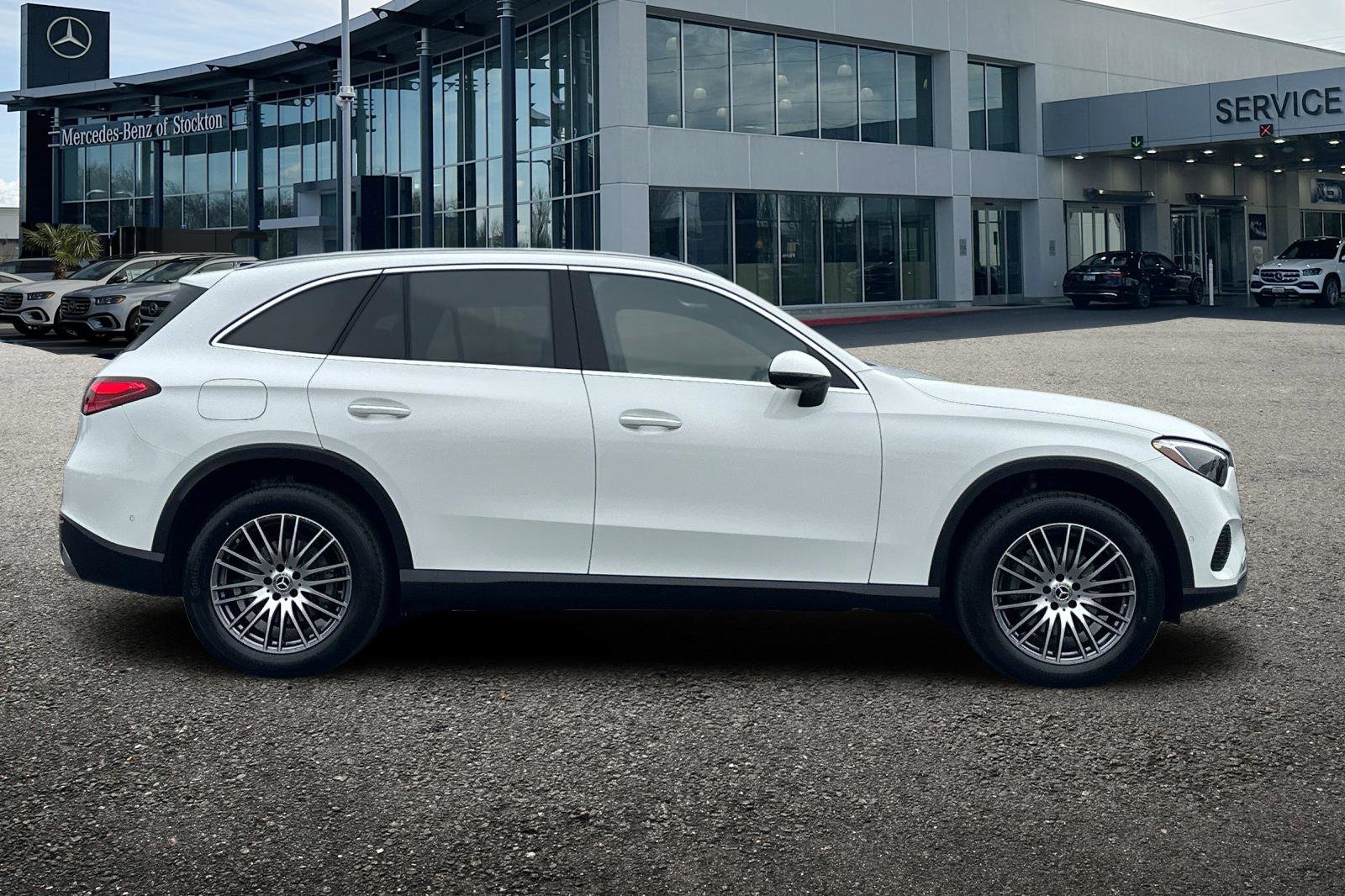 New 2026 Mercedes-Benz GLC 300 4MATIC image 3