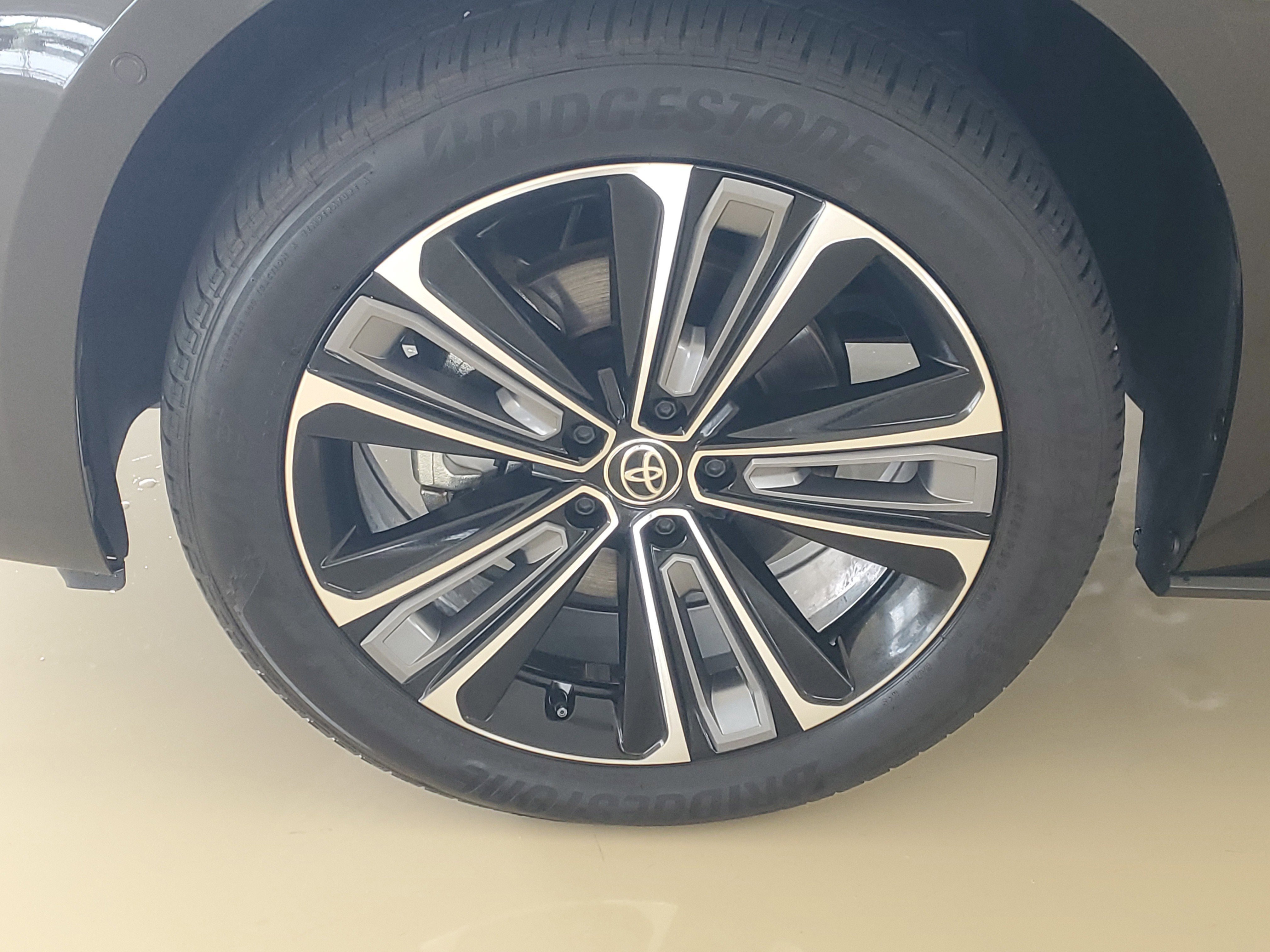 Used 2024 Toyota bZ4X Limited FWD image 6