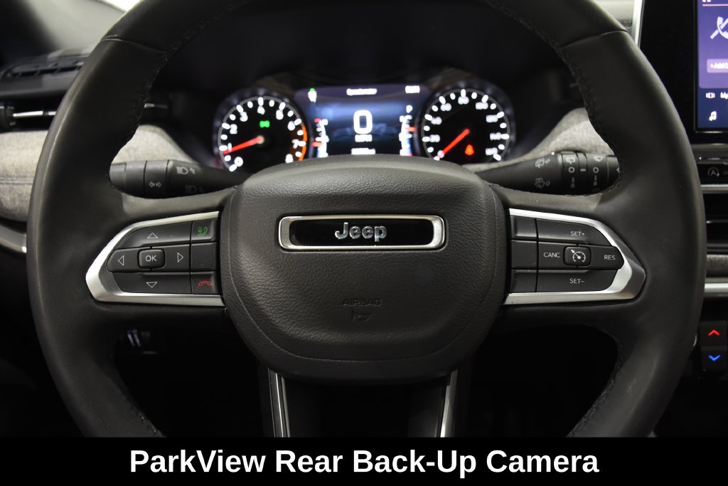 Used 2025 Jeep Compass Latitude w/ Sun & Sound Group AWD/4WD image 15