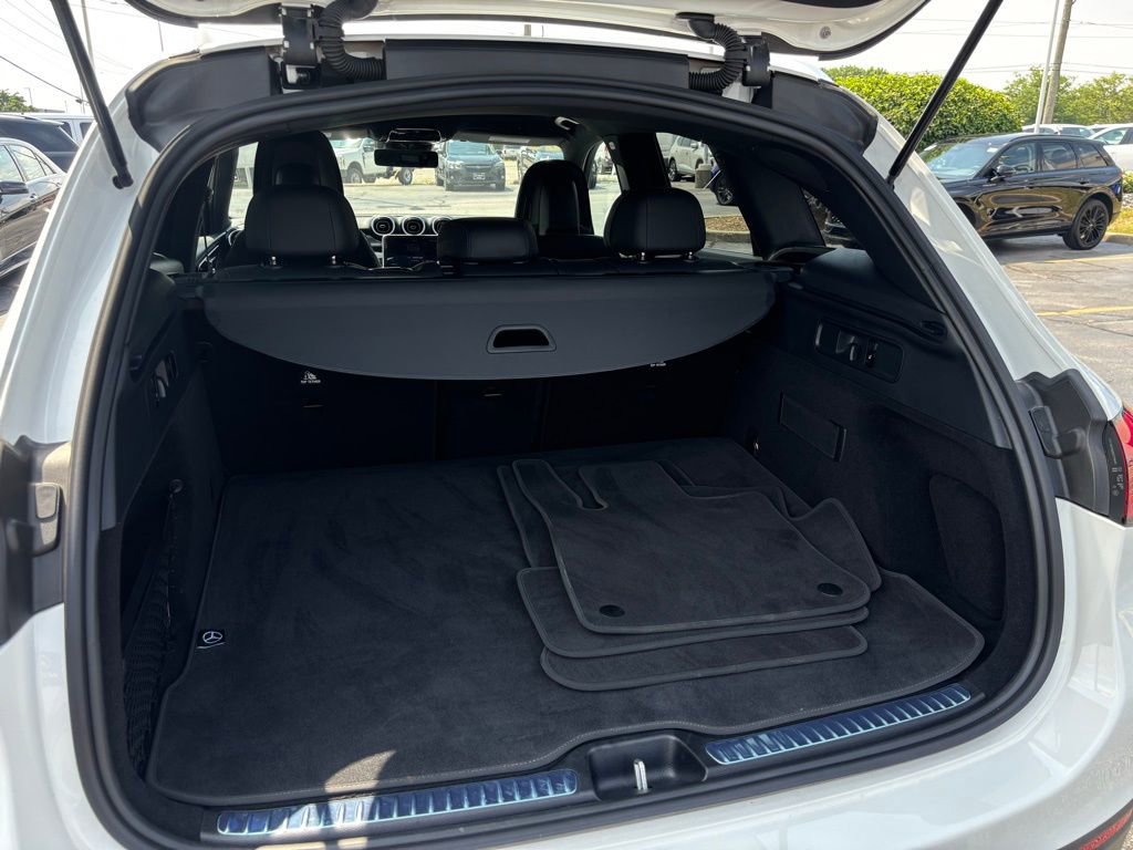 Used 2025 Mercedes-Benz GLC 300 4MATIC image 18