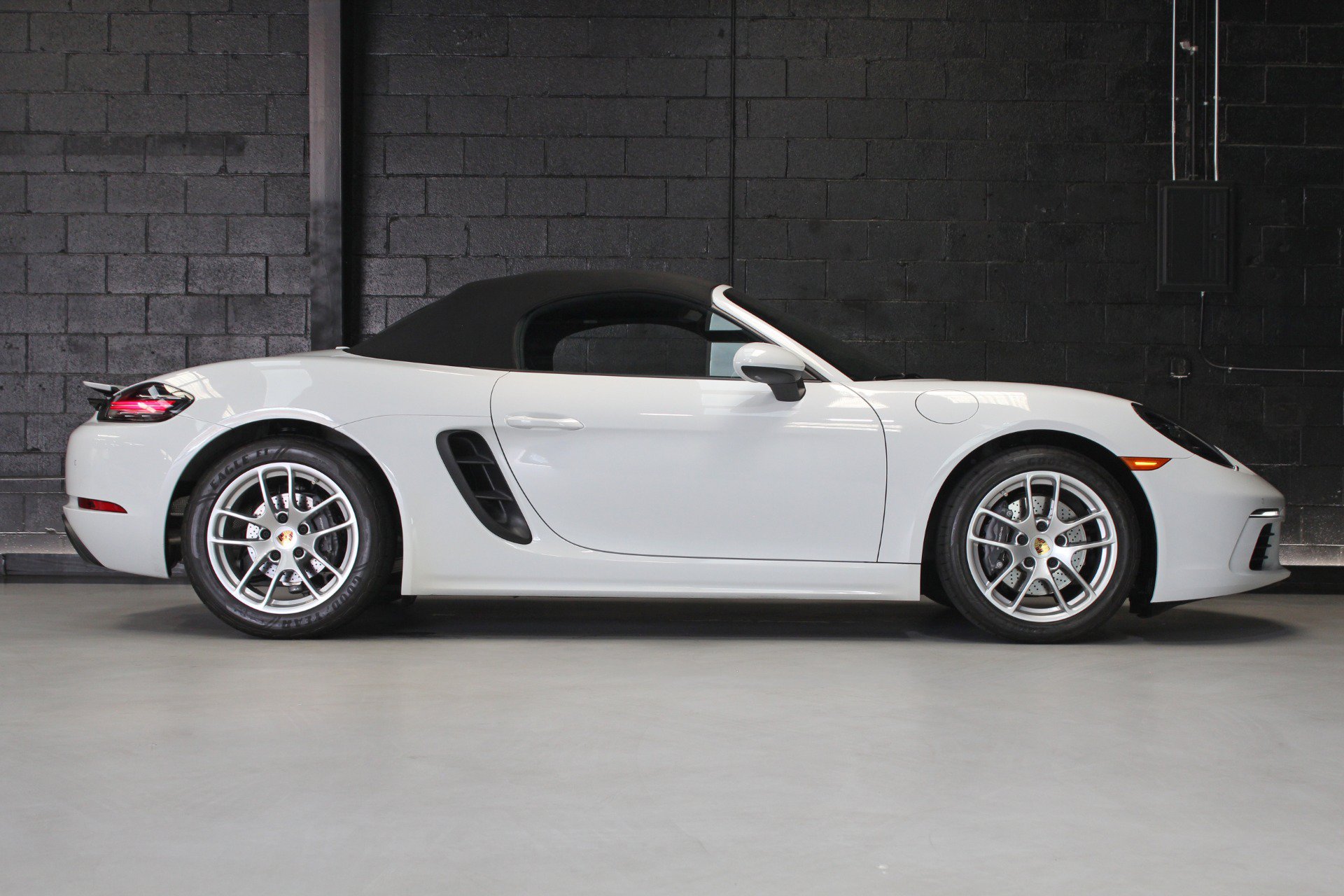 Used 2021 Porsche 718 Boxster w/ Premium Package RWD image 34