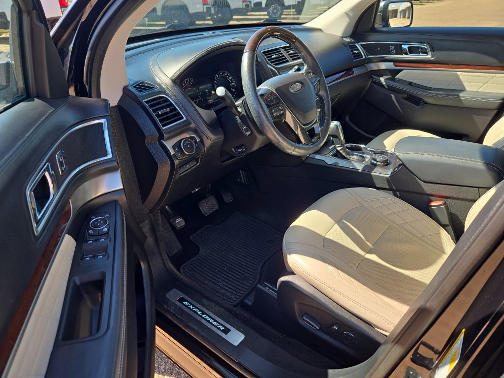 Used 2017 Ford Explorer Platinum AWD/4WD image 22