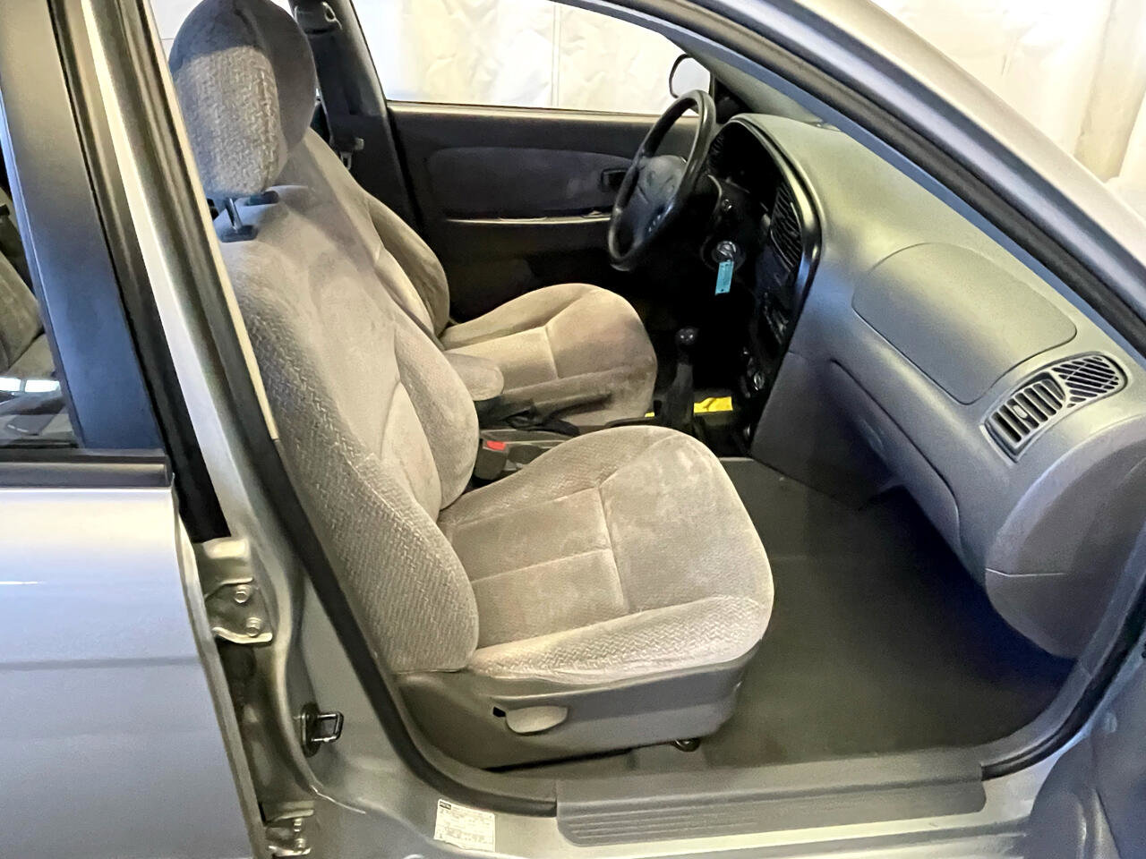 Used 2004 Kia Spectra Sedan image 12