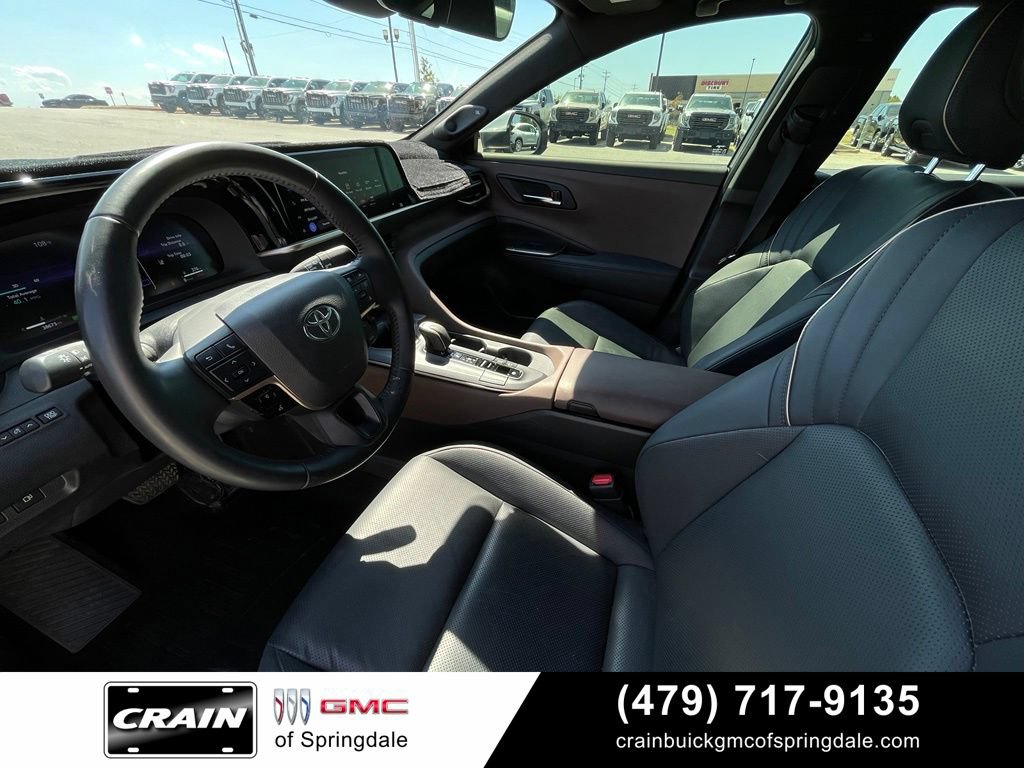 Used 2023 Toyota Crown AWD/4WD image 9