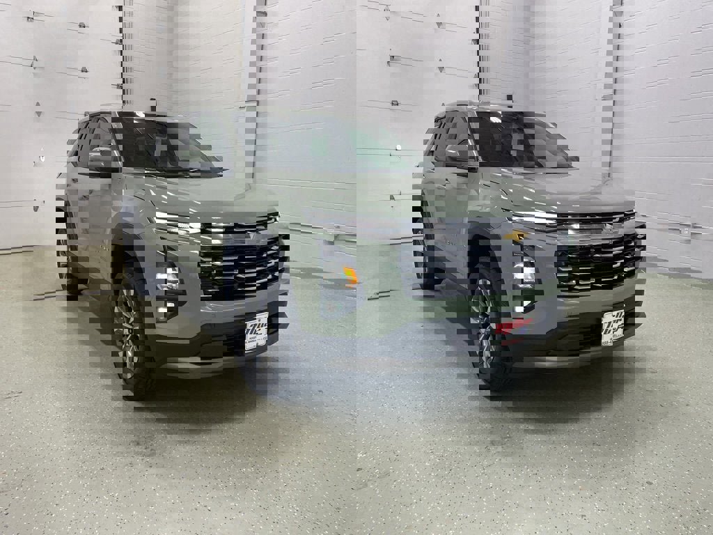 New 2026 Chevrolet Equinox LT w/ Safety and Technology Package image 2