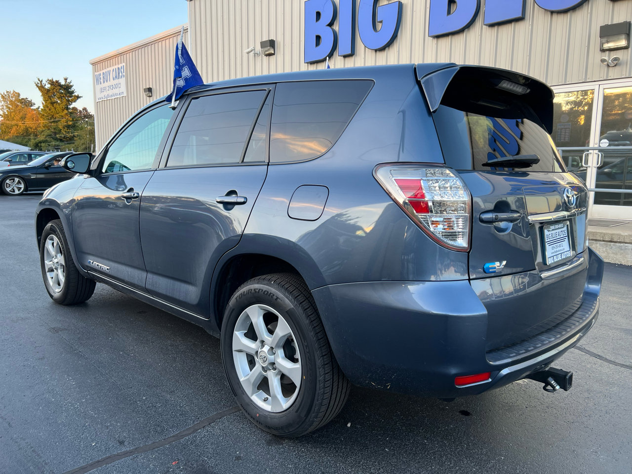 Used 2014 Toyota RAV4 EV image 3