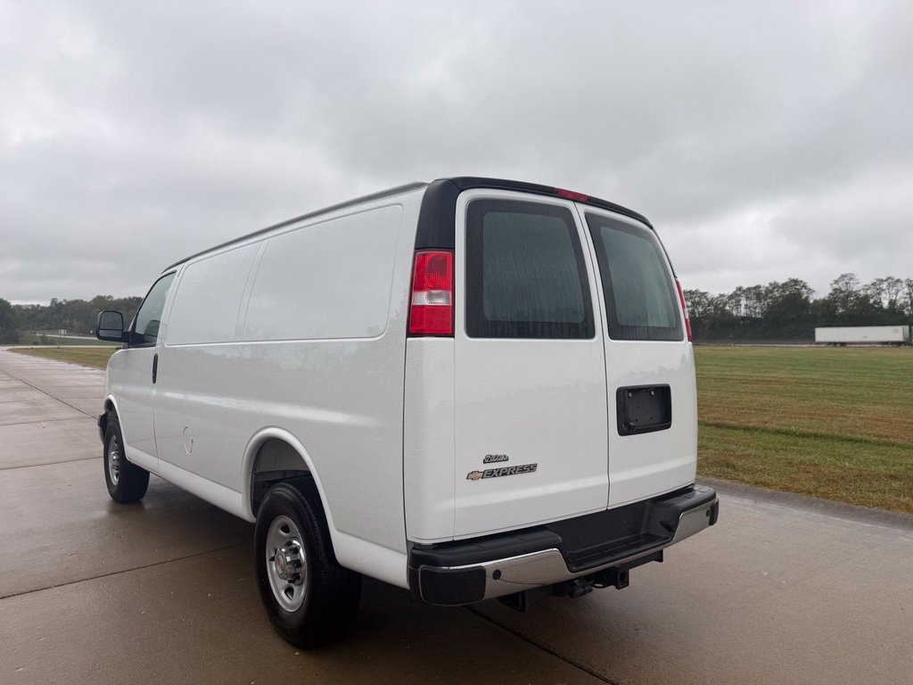 Used 2025 Chevrolet Express 2500 w/ Driver Convenience Package RWD image 7
