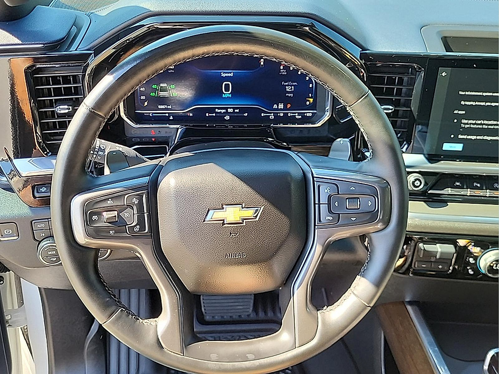 Used 2024 Chevrolet Silverado 1500 High Country w/ Technology Package AWD/4WD image 17