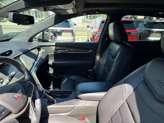 Used 2017 Cadillac XT5 Platinum w/ Driver Assist Package AWD/4WD image 19