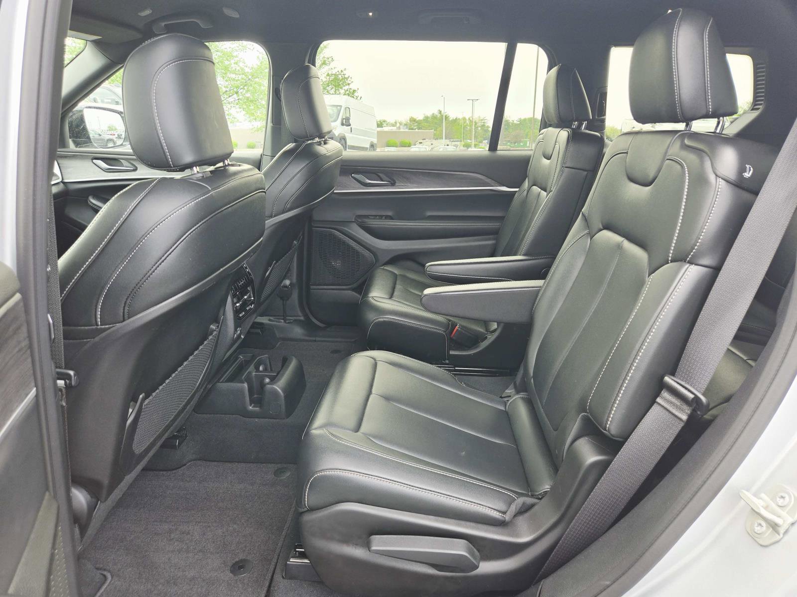 Used 2024 Jeep Grand Cherokee L Limited w/ Black Appearance Package image 13