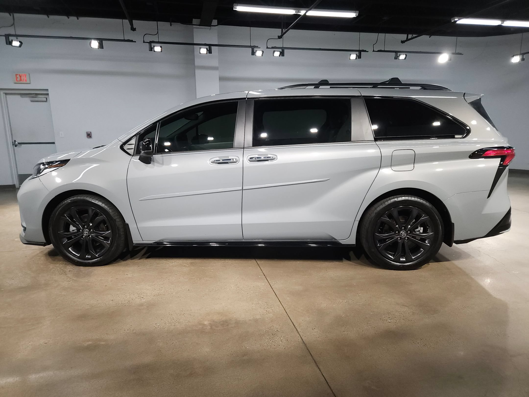 Certified 2025 Toyota Sienna XSE FWD image 4