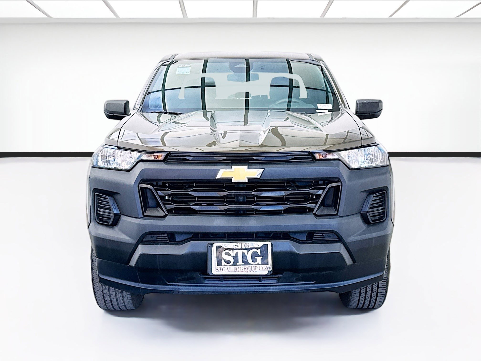 Used 2023 Chevrolet Colorado W/T image 2