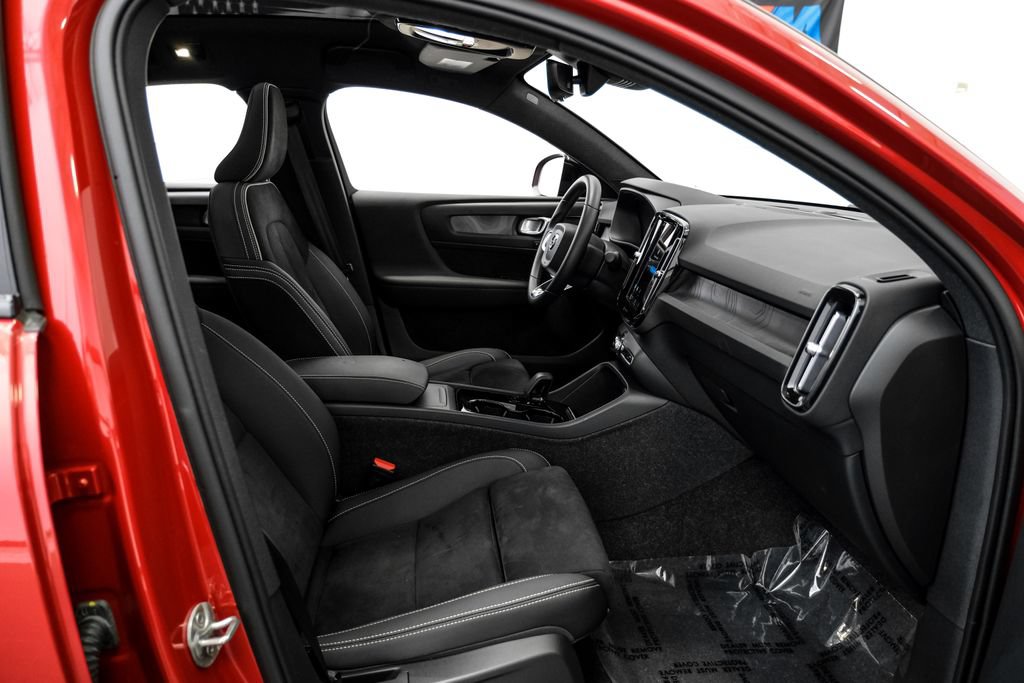 Used 2023 Volvo C40 P8 Recharge Ultimate w/ Protection Package Premier AWD/4WD image 31