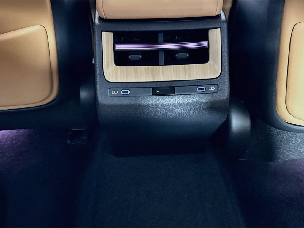 New 2026 Lexus ES 350e w/ Cold Area Package FWD image 18