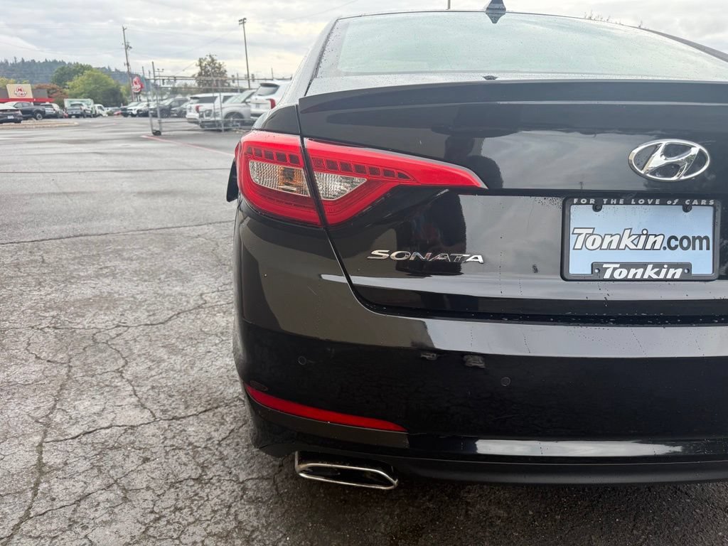 Used 2015 Hyundai Sonata Limited w/ Option Group 06 FWD image 7