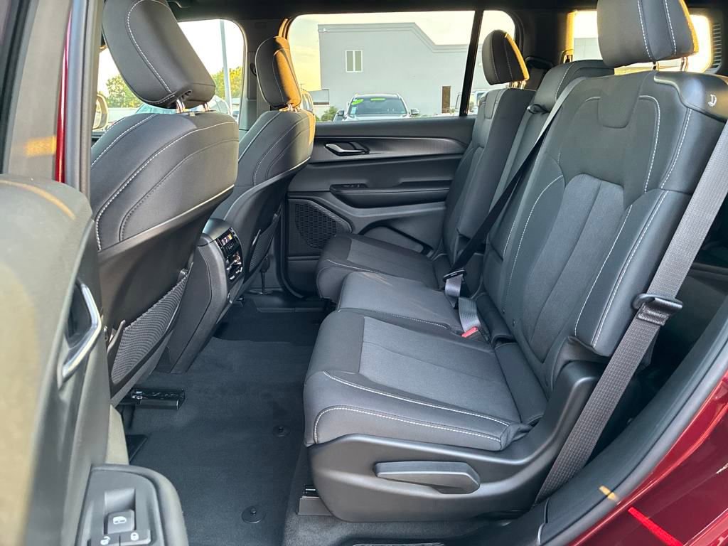 New 2025 Jeep Grand Cherokee L Laredo w/ Luxury Tech Group I AWD/4WD image 25
