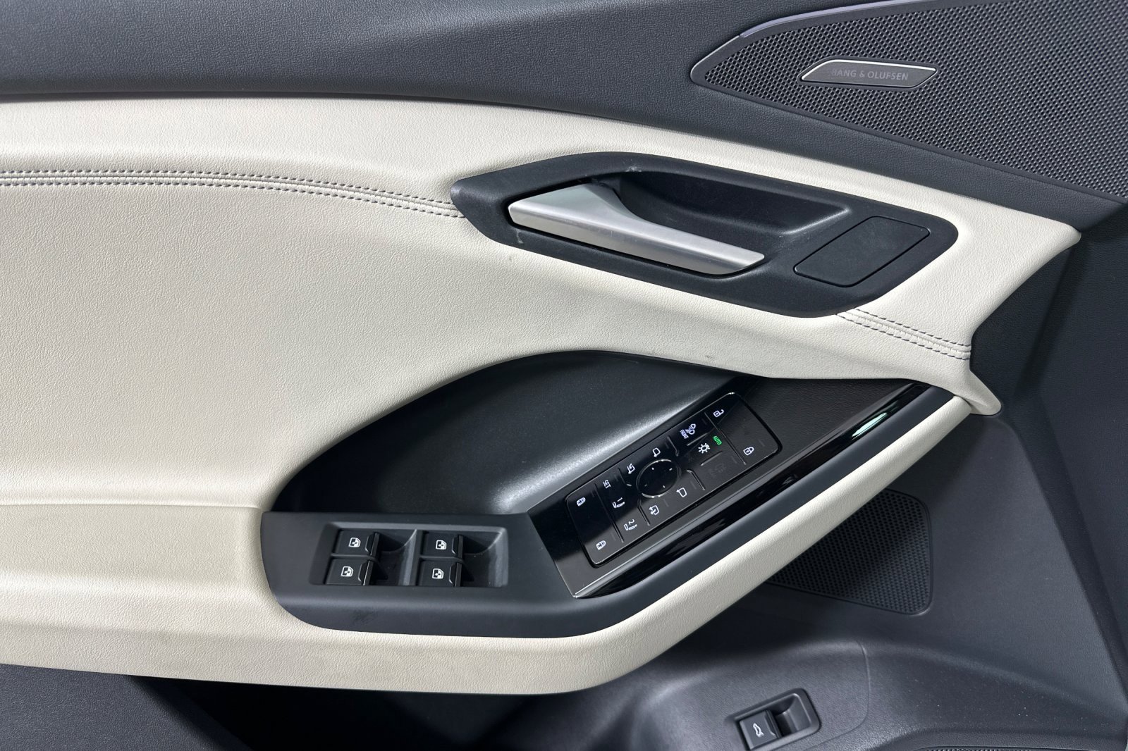 Used 2025 Audi Q6 e-tron Premium Plus w/ Premium Plus image 10