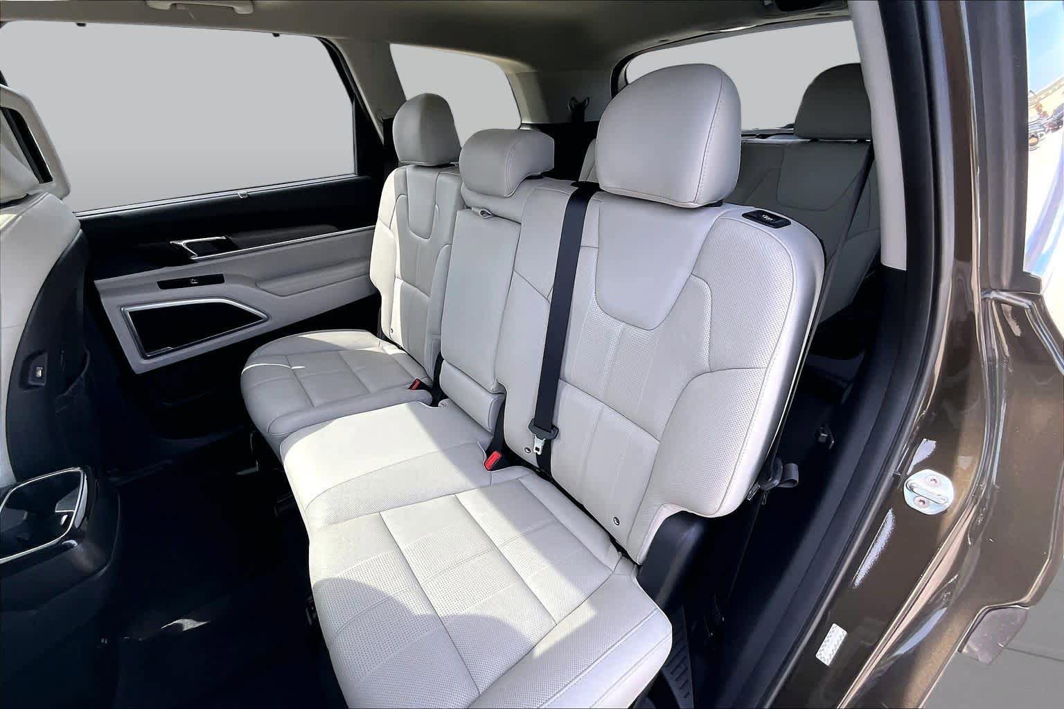 Used 2021 Kia Telluride EX w/ Towing Package FWD image 19