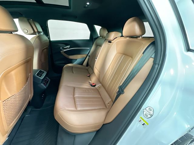 Used 2024 Audi Q8 e-tron Premium image 26