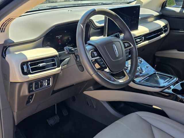 Used 2022 Lincoln Nautilus FWD w/ Premium Package image 7