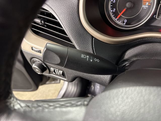Used 2016 Jeep Cherokee Latitude w/ Cold Weather Group AWD/4WD image 16