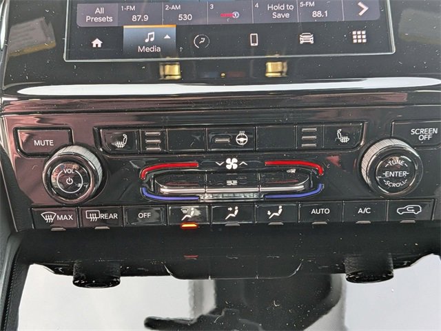 New 2025 Jeep Grand Cherokee Altitude image 24