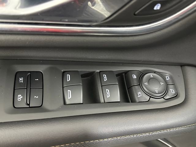 Used 2021 GMC Yukon XL AT4 w/ Technology Package image 30