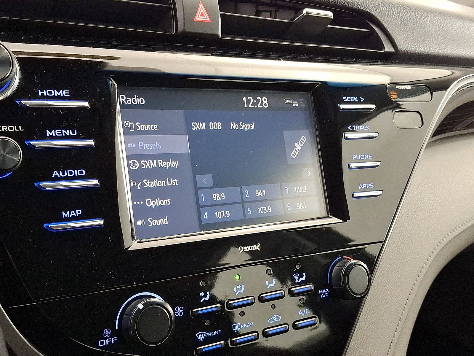 Used 2020 Toyota Camry LE FWD image 6