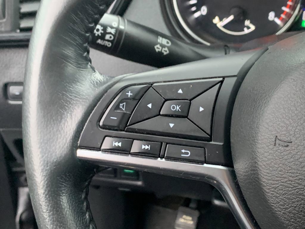 Used 2018 Nissan Rogue SV image 25