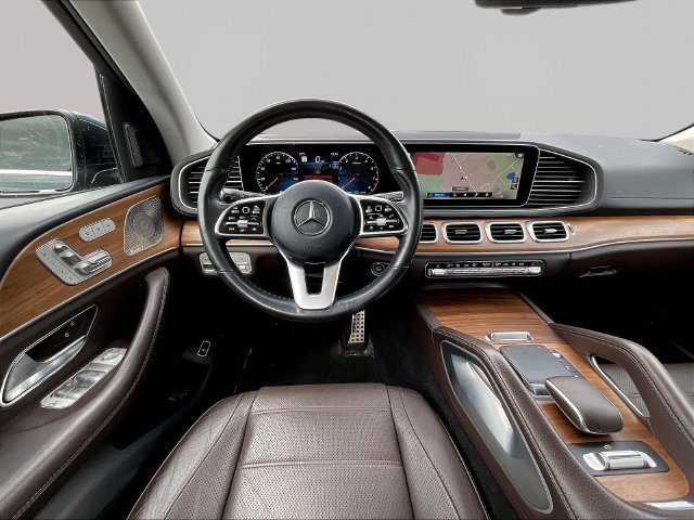 Used 2023 Mercedes-Benz GLS 450 4MATIC image 10