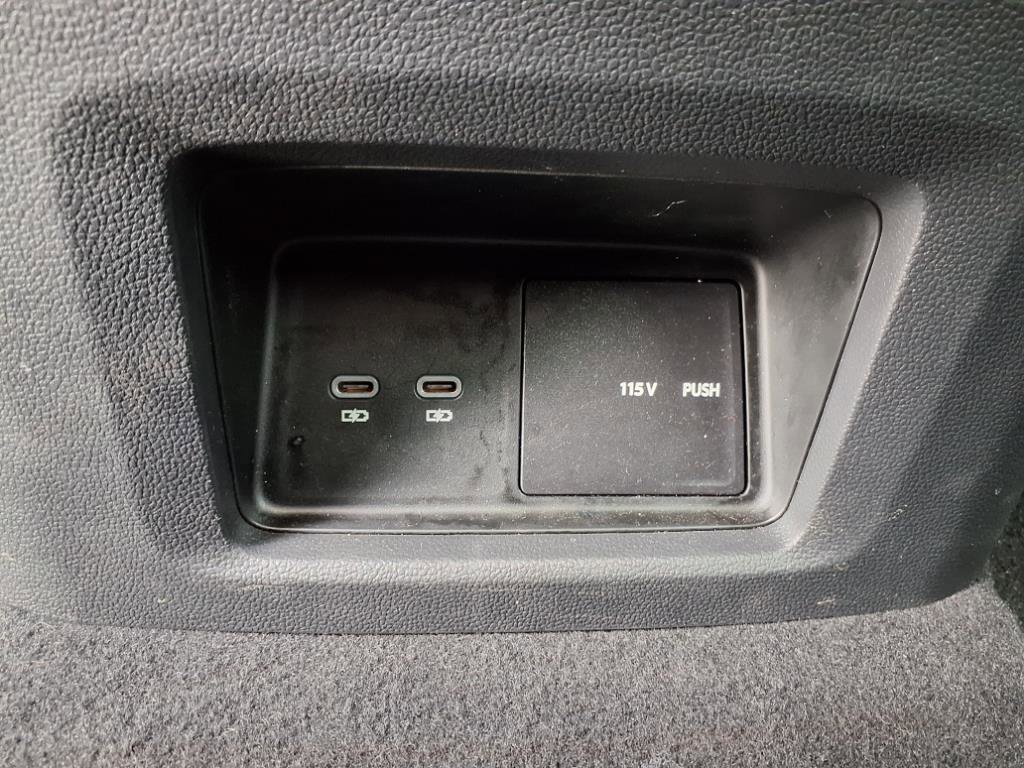 Used 2025 Volkswagen Atlas SE image 24