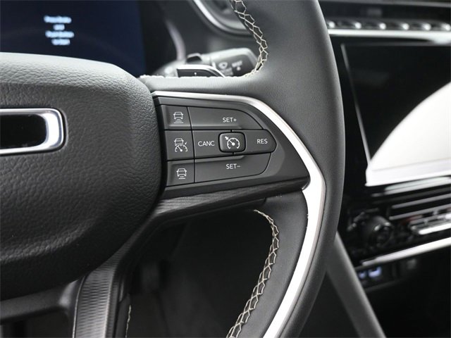 Used 2024 Jeep Grand Cherokee Laredo image 32