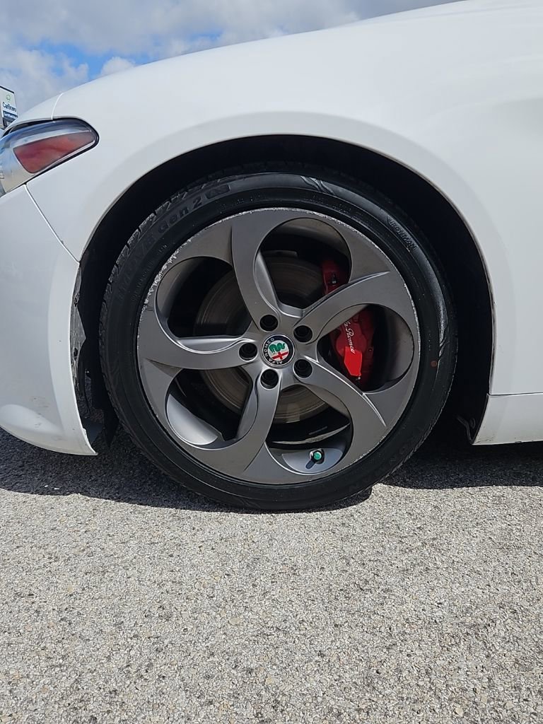 Used 2018 Alfa Romeo Giulia image 9