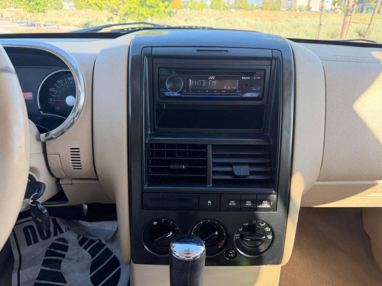 Used 2006 Ford Explorer XLT AWD/4WD image 26