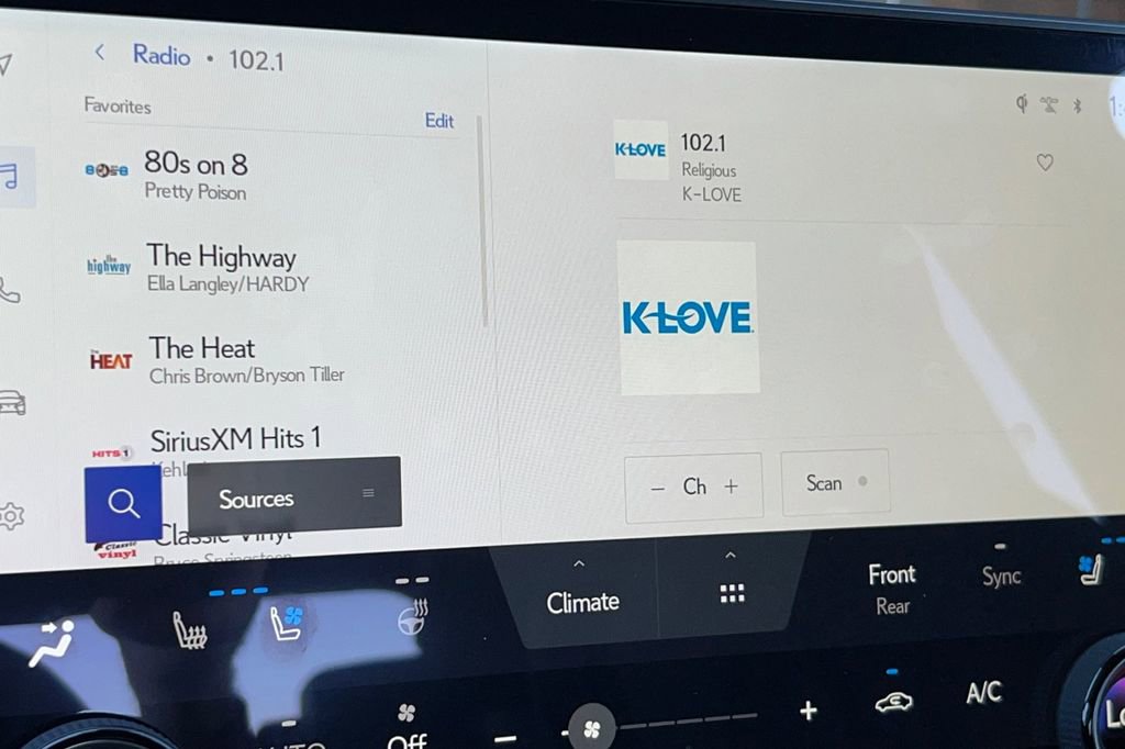 New 2026 Lexus TX 500h AWD image 18