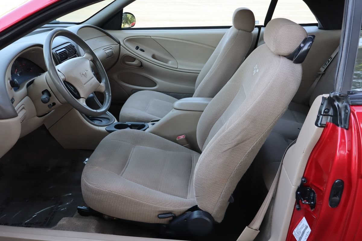 Used 1999 Ford Mustang Convertible RWD image 16