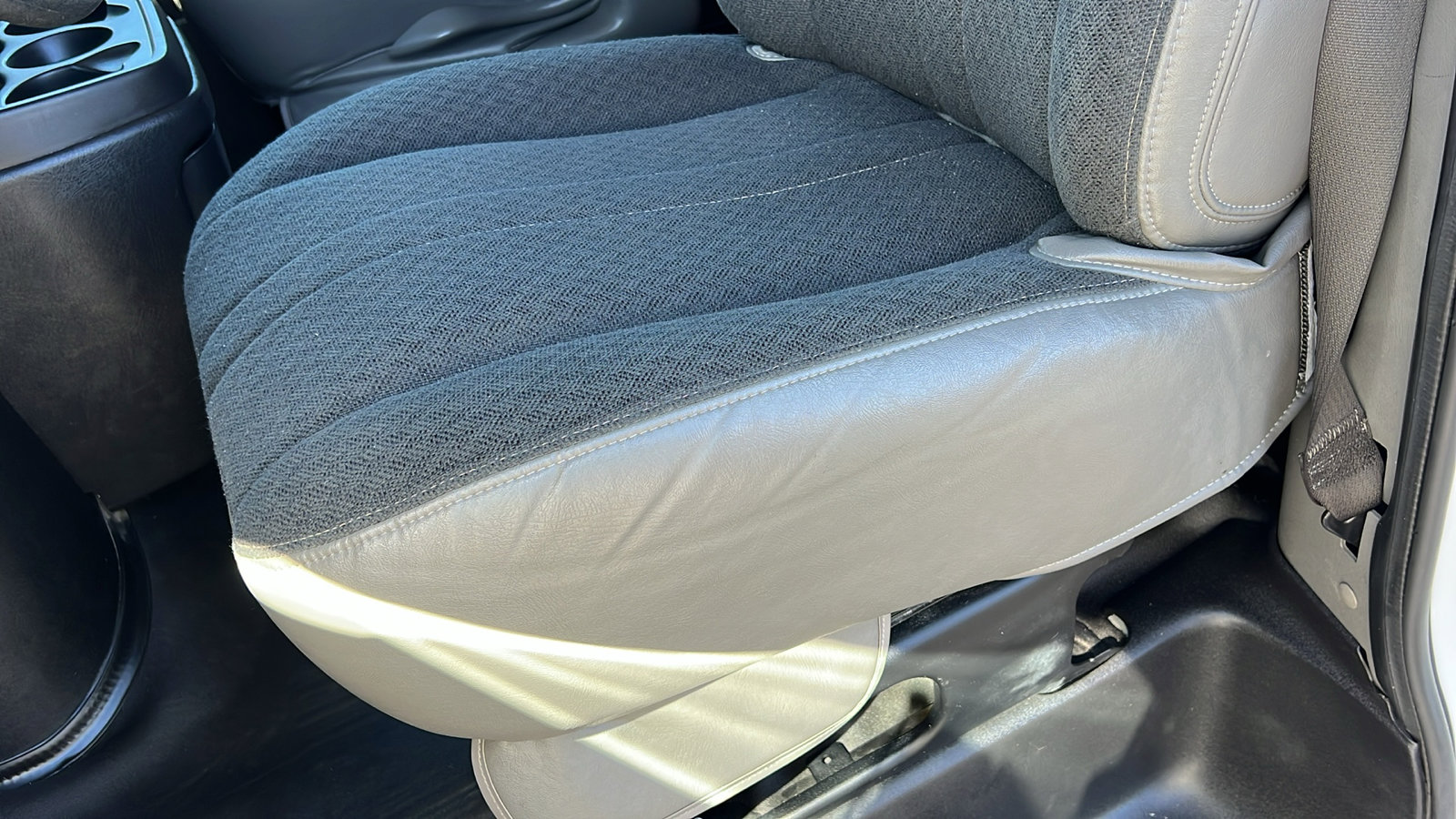 Certified 2023 Chevrolet Express 2500 w/ Driver Convenience Package image 17