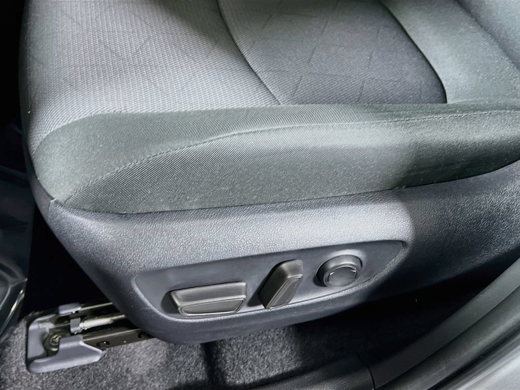Certified 2025 Toyota RAV4 XLE AWD/4WD image 17