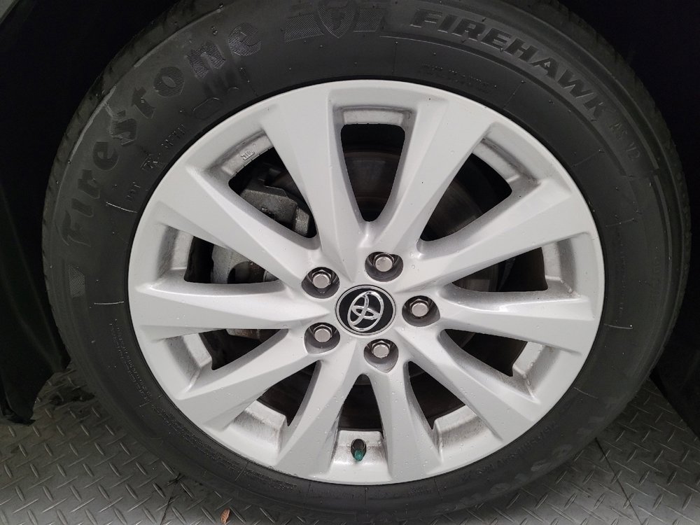 Used 2020 Toyota Camry LE image 31