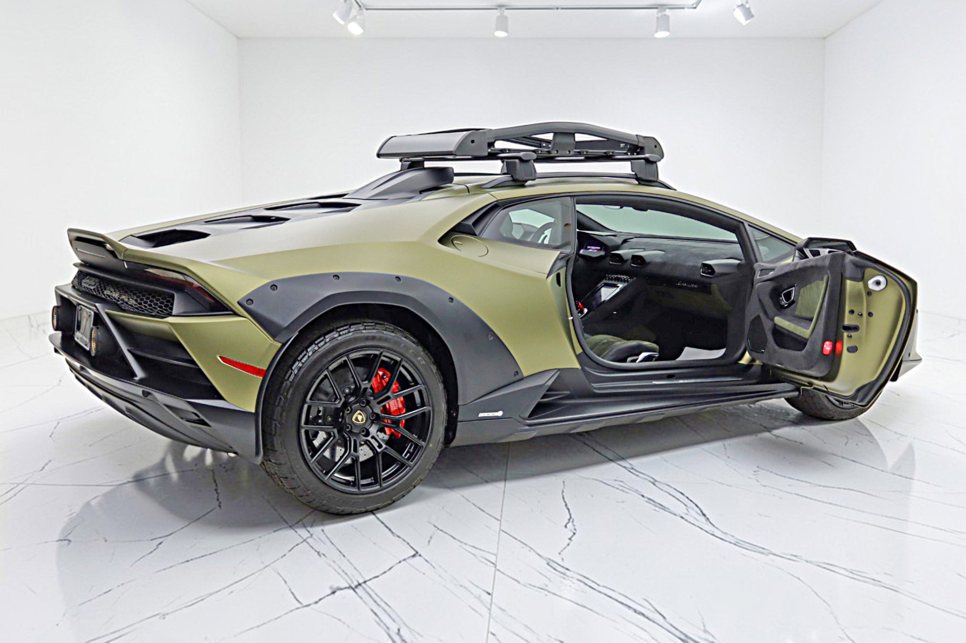 Used 2023 Lamborghini Huracan Sterrato image 10