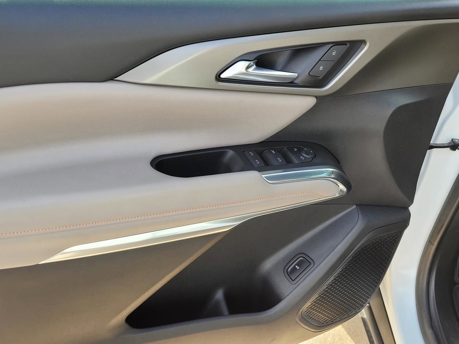 Used 2024 Chevrolet Traverse LT image 21