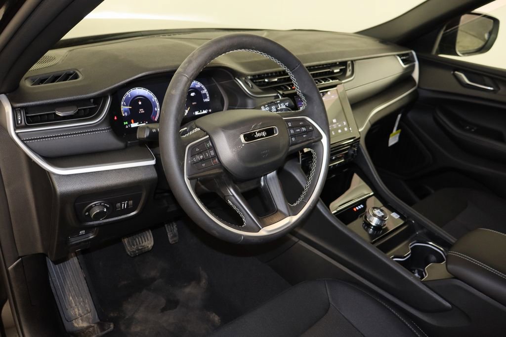 New 2026 Jeep Grand Cherokee L Laredo image 28