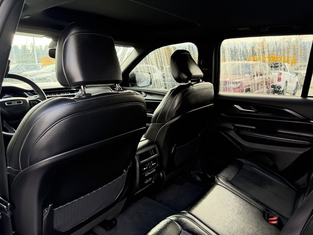 Used 2023 Jeep Grand Cherokee Altitude image 29