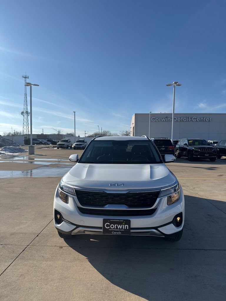 Used 2023 Kia Seltos S w/ Navigation Package image 2